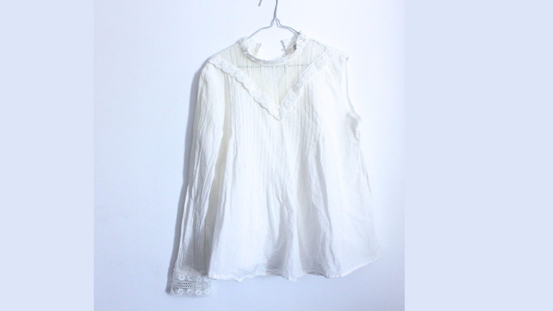 You are currently viewing Upcycling – Remodeling a shirt with lace